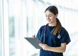 what-are-the-main-advantages-of-becoming-a-nurse-practitioner-in-the-healthcare-industry